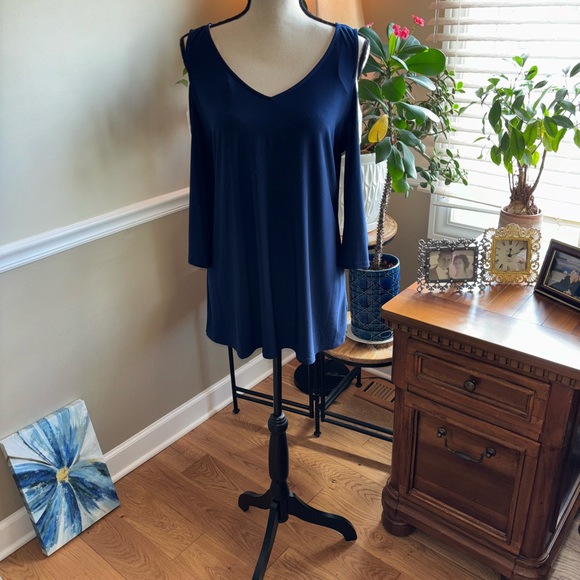 Vince Camuto ~ Garden Romance Cold Shoulder! 💙 - Picture 3 of 11